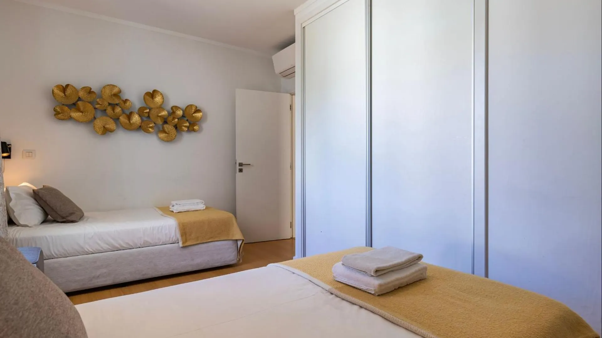 Lovelystay - Breathtaking Panorama - Luxurious Penthouse! Lisbon 0*,  Portugal