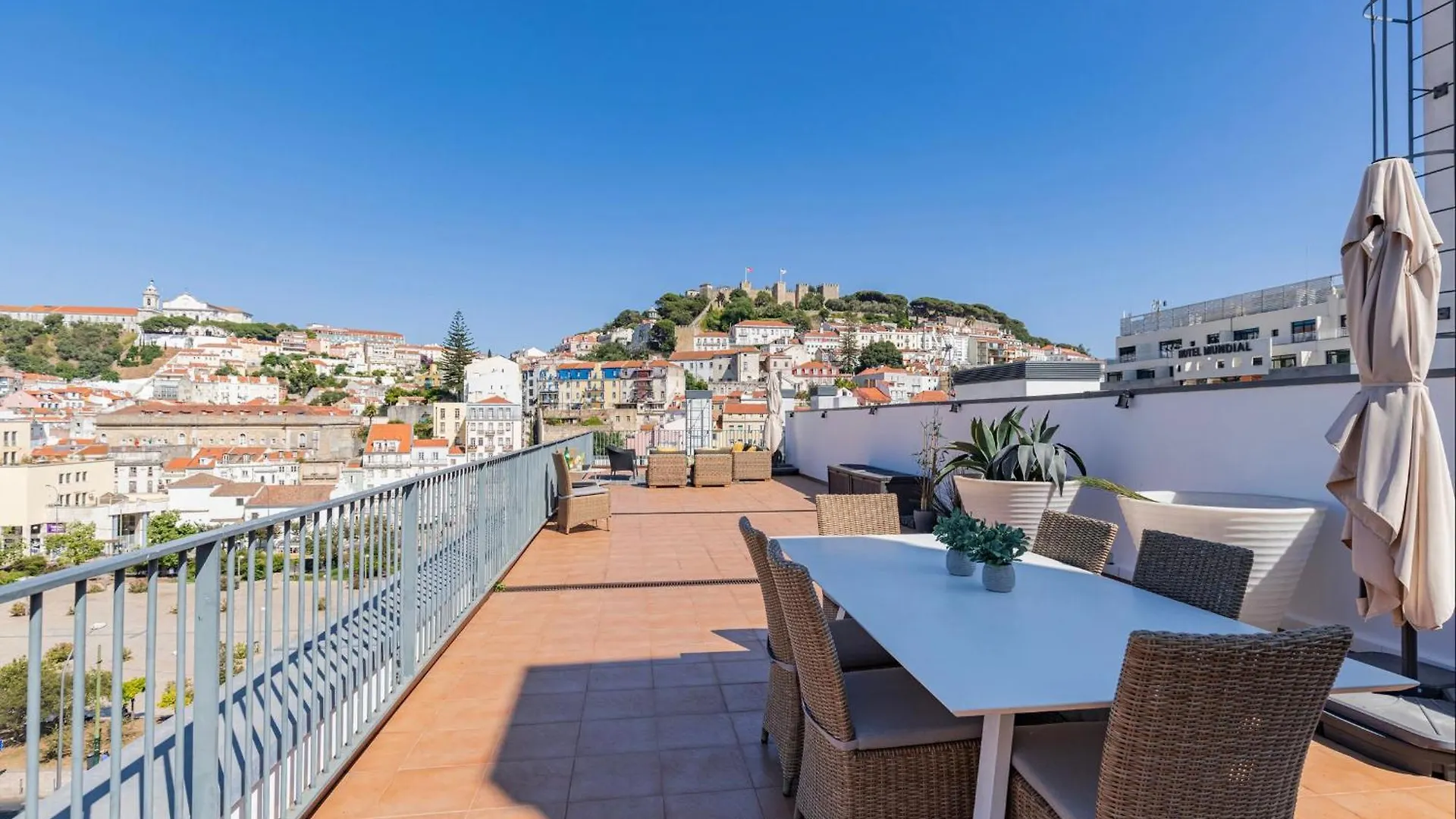 Lovelystay - Breathtaking Panorama - Luxurious Penthouse! Lisbon Apartment