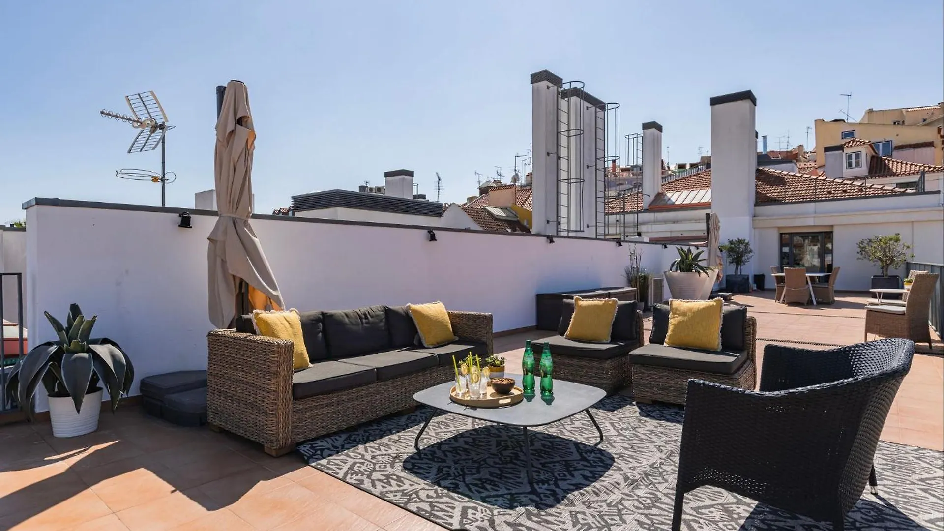 Lovelystay - Breathtaking Panorama - Luxurious Penthouse! Lisbon Apartment