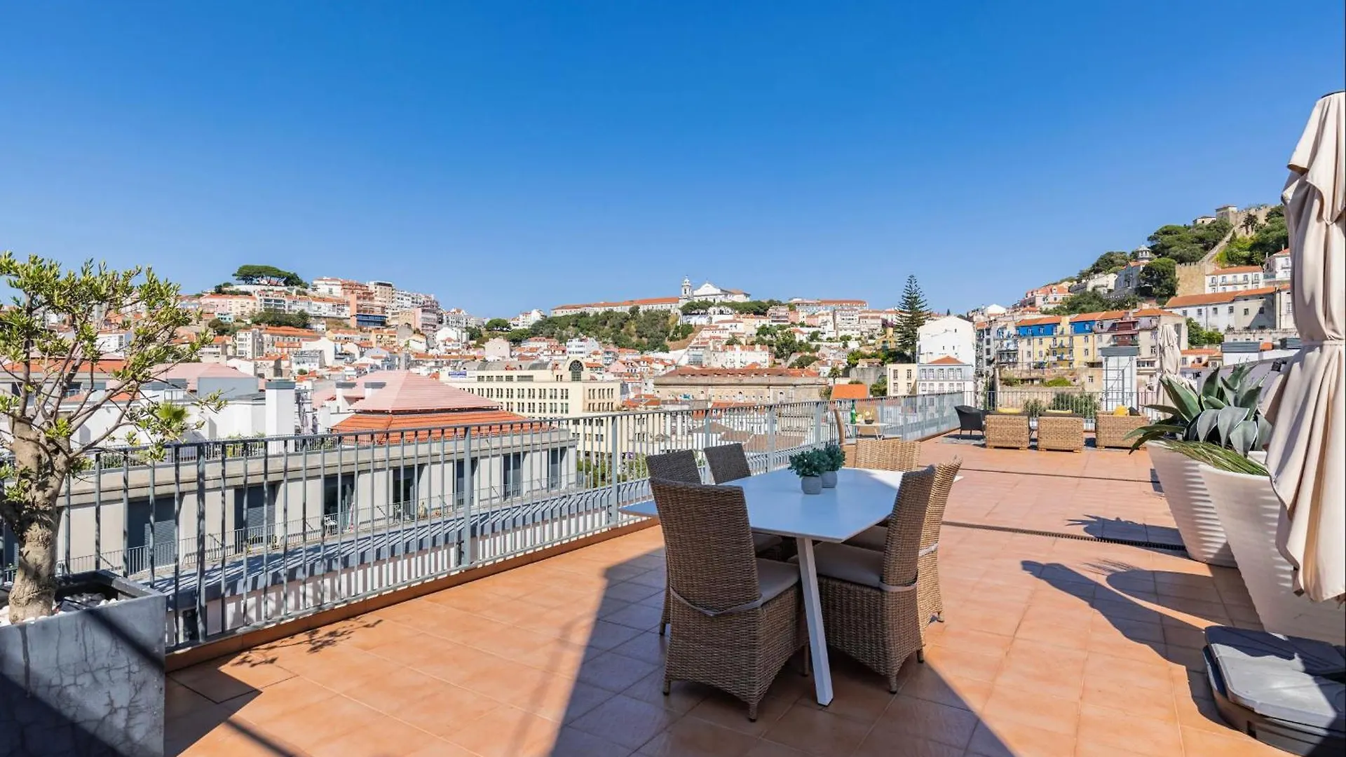 Lovelystay - Breathtaking Panorama - Luxurious Penthouse! Lisbon 0*,  Portugal